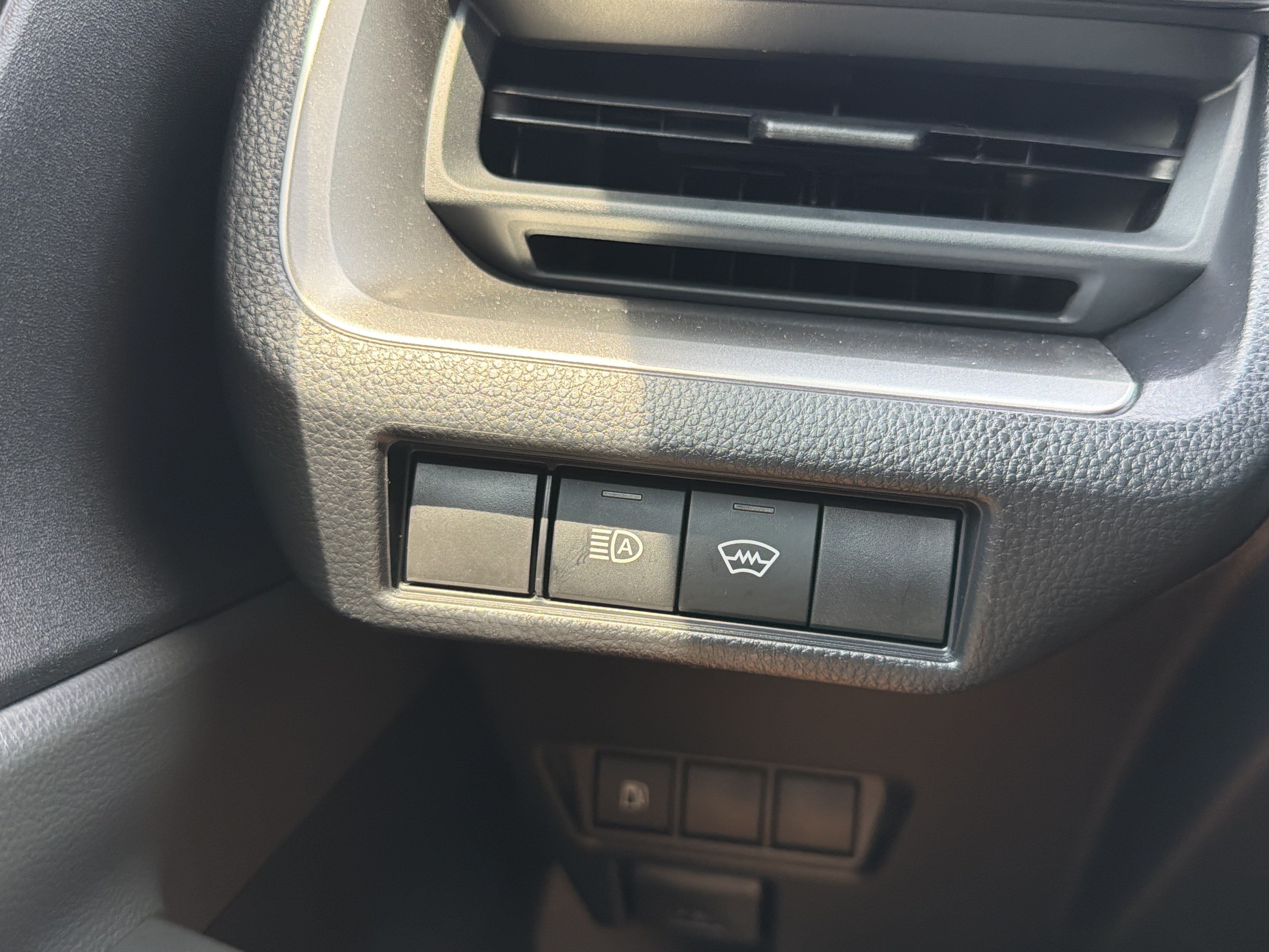 Certified 2025 Toyota Prius LE AWD/4WD image 13