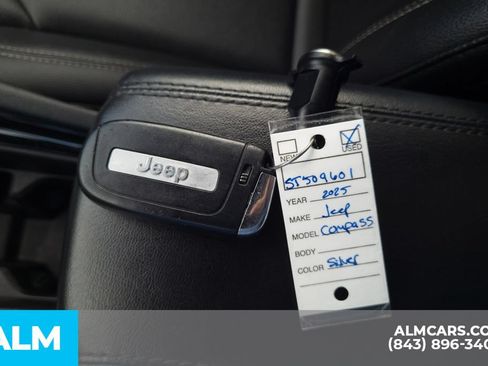 Used 2025 Jeep Compass Limited AWD/4WD image 16