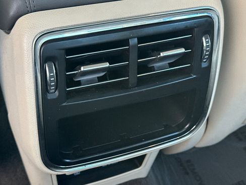 Used 2017 Lincoln Continental Select image 42