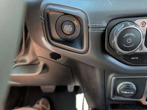 Used 2024 Jeep Wrangler Unlimited Sahara w/ Safety Group AWD/4WD image 31