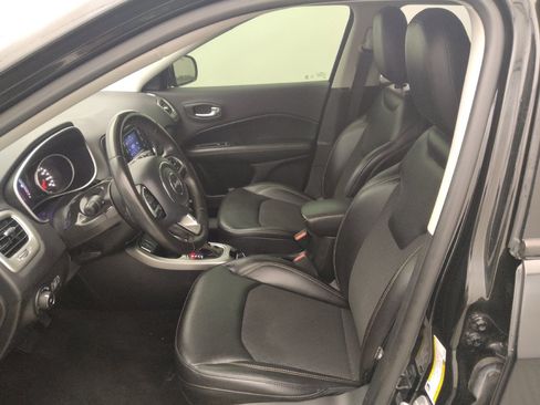 Used 2018 Jeep Compass Latitude FWD image 17