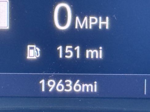 Used 2023 Chevrolet Traverse RS image 34