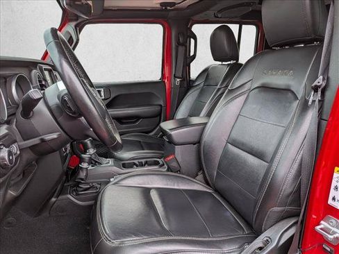 Used 2018 Jeep Wrangler Unlimited Sahara AWD/4WD image 16