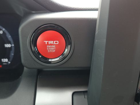 Certified 2025 Toyota Tacoma TRD Off-Road AWD/4WD image 34