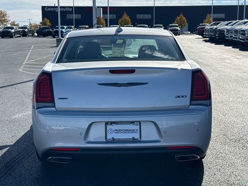 Used 2023 Chrysler 300 Touring L w/ Popular Equipment Group image 4