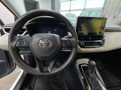 Used 2021 Toyota Corolla LE FWD image 13