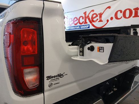 New 2025 GMC Sierra 2500 SLE w/ SLE Value Package; image 7