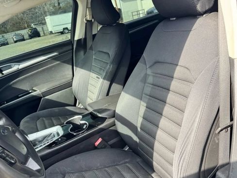 Used 2015 Ford Fusion SE FWD image 12