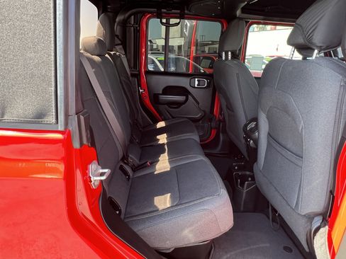 Used 2024 Jeep Gladiator Sport AWD/4WD image 18