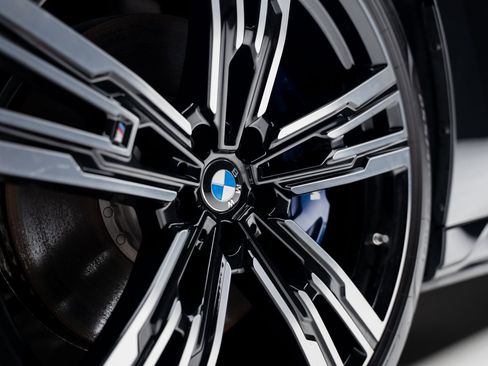 Used 2023 BMW i7 xDrive60 w/ Executive Package 2 image 22