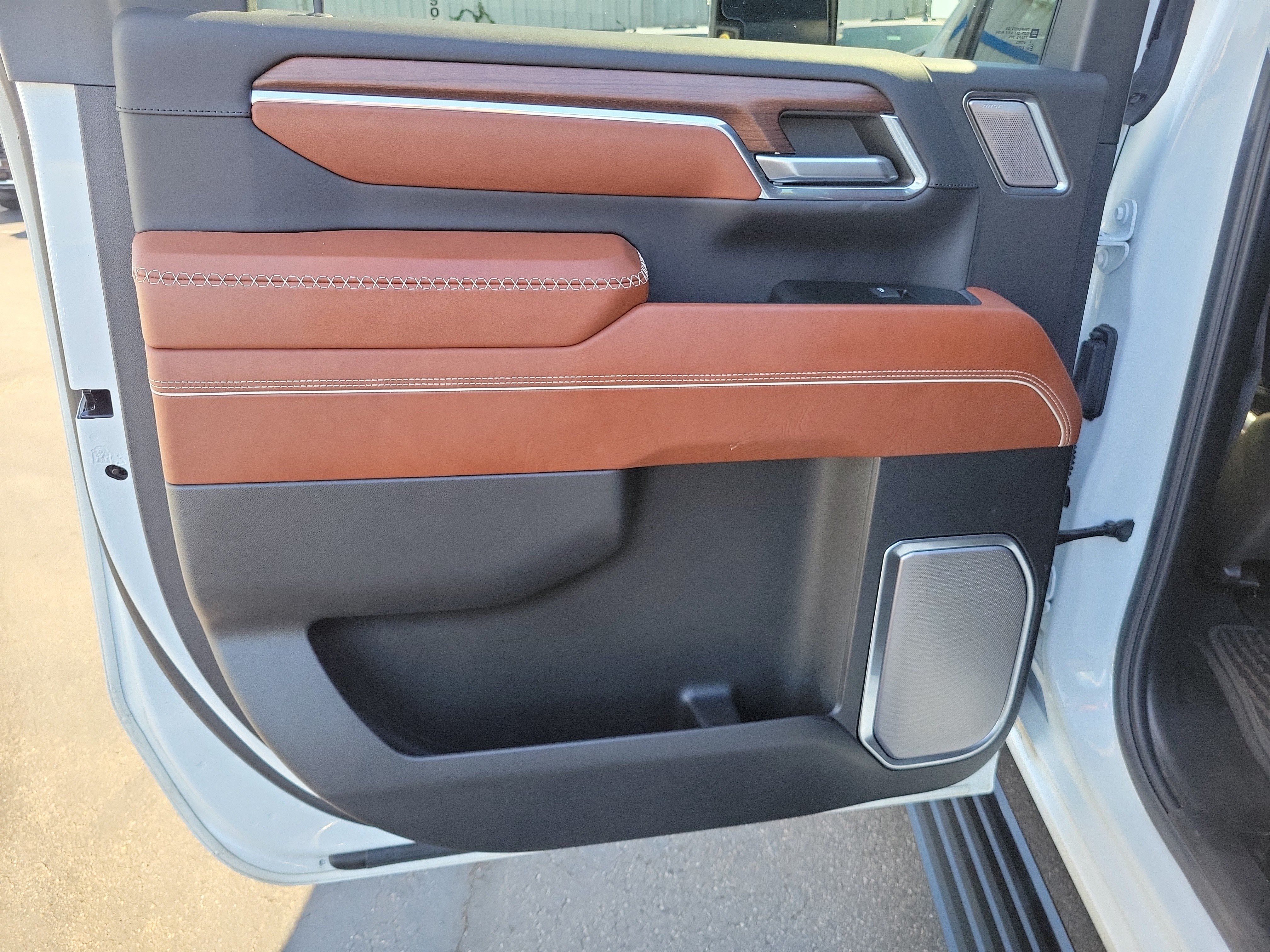 Used 2024 GMC Sierra 2500 Denali Ultimate AWD/4WD image 13
