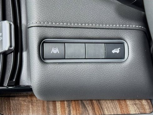 New 2025 Nissan Armada SL w/ Captain's Chari Seat Package image 10