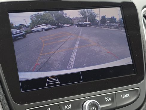 Used 2022 Chevrolet Malibu LT FWD image 4