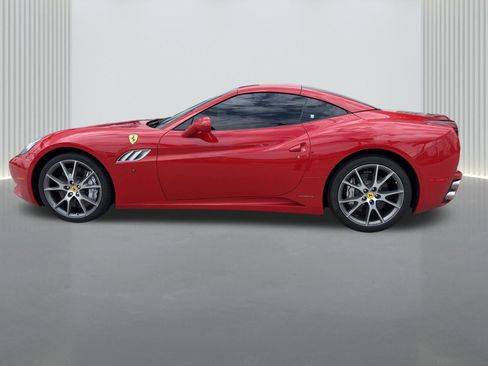 Used 2013 Ferrari California RWD image 7