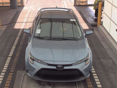 Used 2021 Toyota Corolla LE image 2