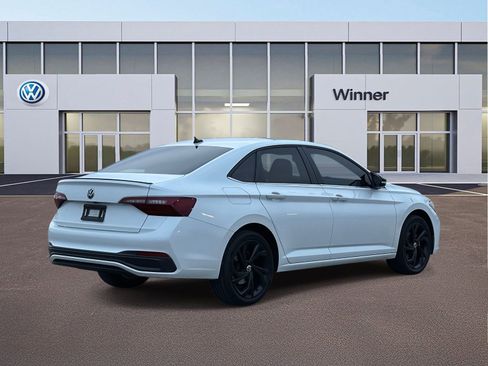 Used 2024 Volkswagen Jetta SE w/ Panoramic Sunroof Package image 6