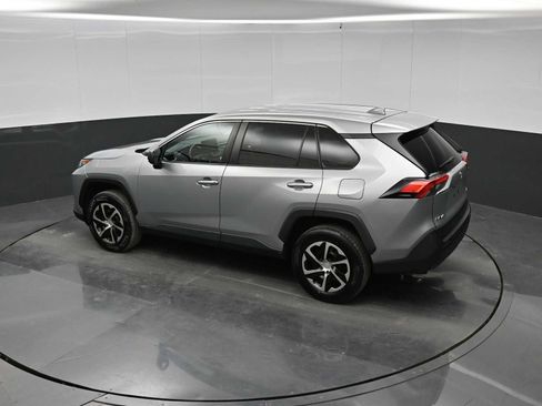 Used 2022 Toyota RAV4 LE FWD image 31