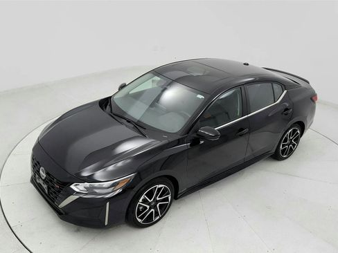 Used 2025 Nissan Sentra SR w/ SR Premium Package FWD image 13