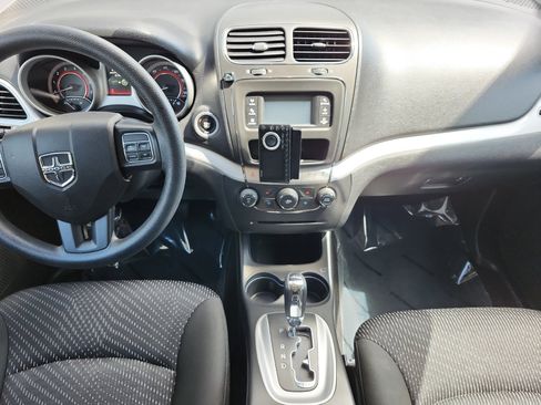 Used 2019 Dodge Journey SE FWD image 12