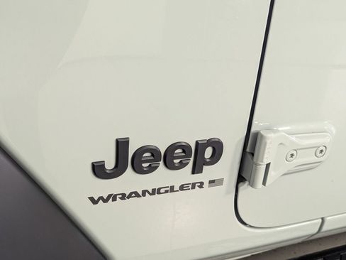 Used 2023 Jeep Wrangler Unlimited Sport w/ Sun And Sound Package AWD/4WD image 8