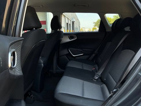 Used 2025 Kia Soul LX w/ LX Technology Package FWD image 12