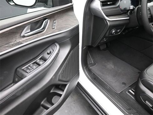 New 2025 Jeep Grand Cherokee L Limited w/ Black Appearance Package image 14