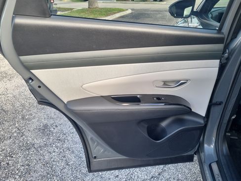 Used 2025 Hyundai Tucson Limited FWD image 15