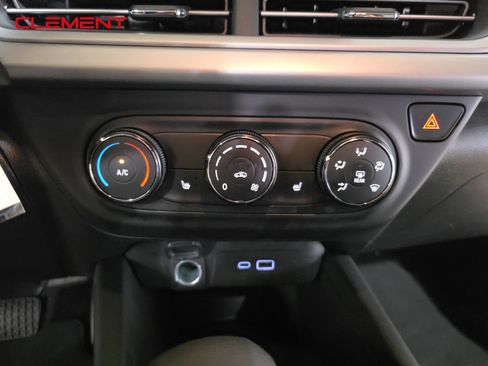 Used 2025 Chevrolet Trax RS image 19