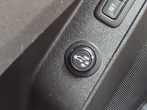 Used 2018 Chevrolet Equinox Premier image 12