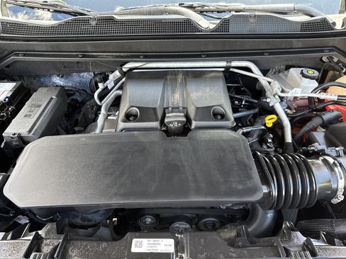 Used 2024 Chevrolet Colorado Z71 w/ Z71 Convenience Package 2 AWD/4WD image 21