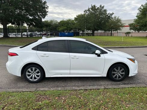 Used 2022 Toyota Corolla LE image 6