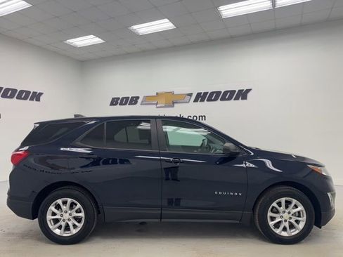 Used 2021 Chevrolet Equinox LS w/ LS Convenience Package image 4