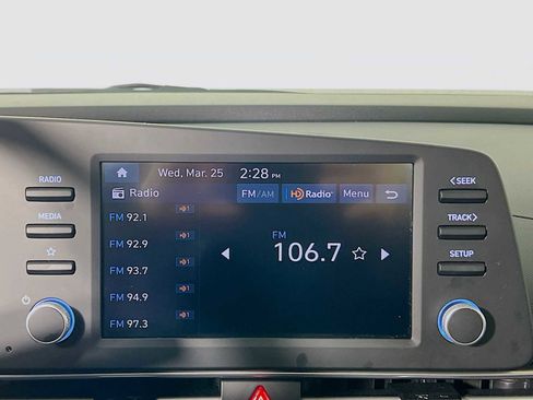 Used 2024 Hyundai Elantra SE image 14