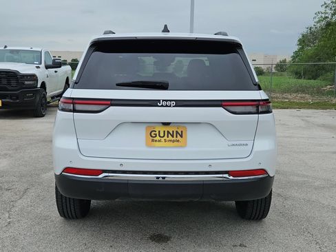 Used 2024 Jeep Grand Cherokee Laredo RWD image 4