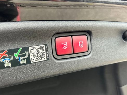 Used 2024 Mercedes-Benz C 63 AMG S image 19