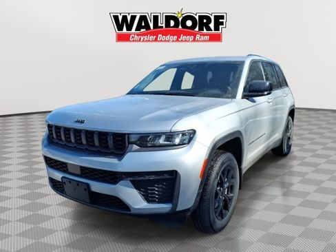 New 2026 Jeep Grand Cherokee Altitude image 5