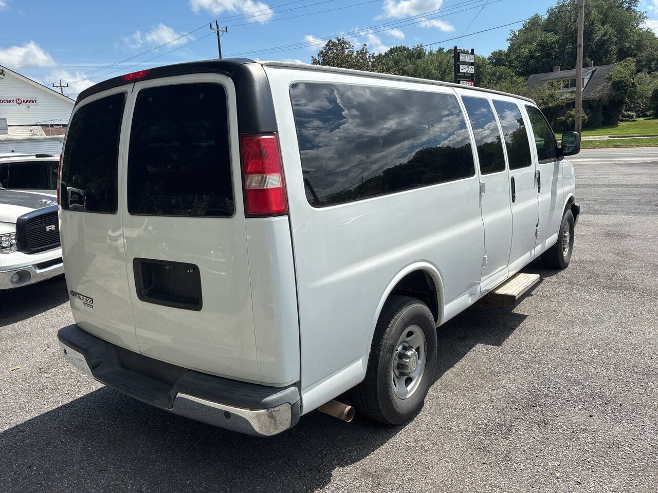 Used 2016 Chevrolet Express 3500 LT w/ LT Preferred Equipment Group RWD image 11