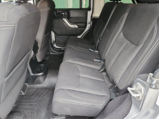 Used 2018 Jeep Wrangler Unlimited Sahara w/ Connectivity Group AWD/4WD image 17