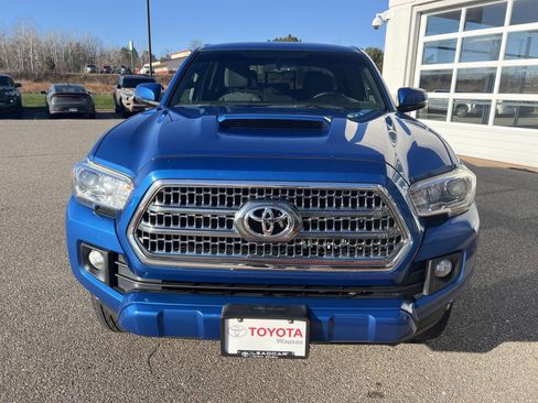 Used 2016 Toyota Tacoma TRD Sport image 10