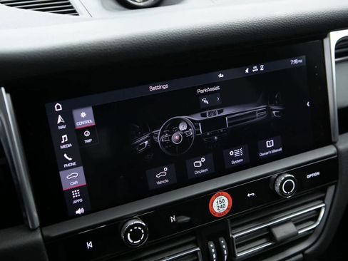 Certified 2024 Porsche Macan image 15