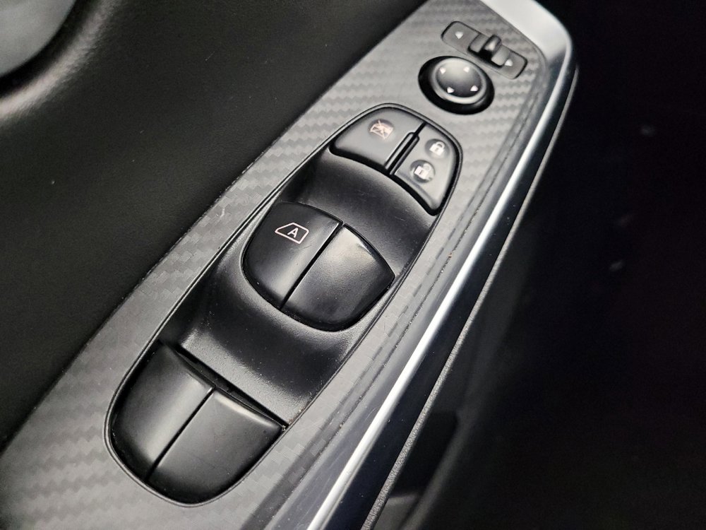Used 2025 Nissan Sentra SR FWD image 27