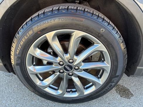 Used 2022 Lincoln Corsair Standard w/ Premium Package image 15