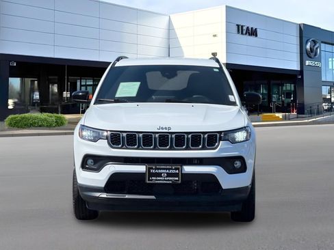 Used 2025 Jeep Compass Latitude AWD/4WD image 6