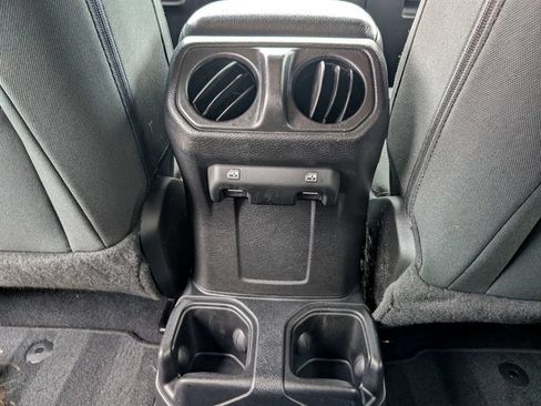 Used 2019 Jeep Wrangler Unlimited Sport S AWD/4WD image 35