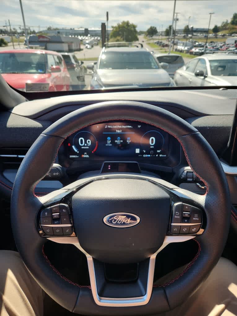 Used 2025 Ford Explorer ST-Line w/ ST-Line Street Pack AWD/4WD image 19