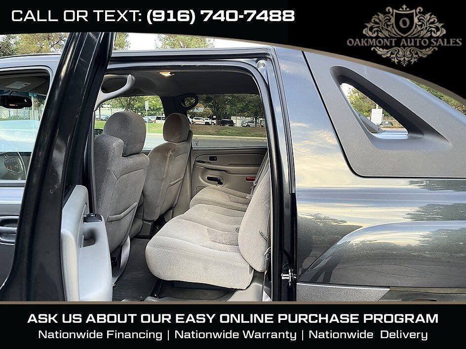 Used 2005 Chevrolet Avalanche Z71 w/ Preferred Equipment Group AWD/4WD image 17