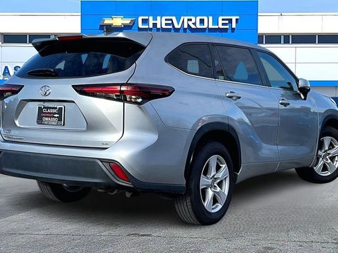 Used 2024 Toyota Highlander LE image 5