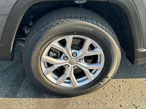Certified 2022 Jeep Grand Cherokee L Limited AWD/4WD image 12