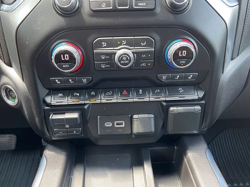 Used 2022 Chevrolet Silverado 1500 LTZ w/ LTZ Premium Package AWD/4WD image 27