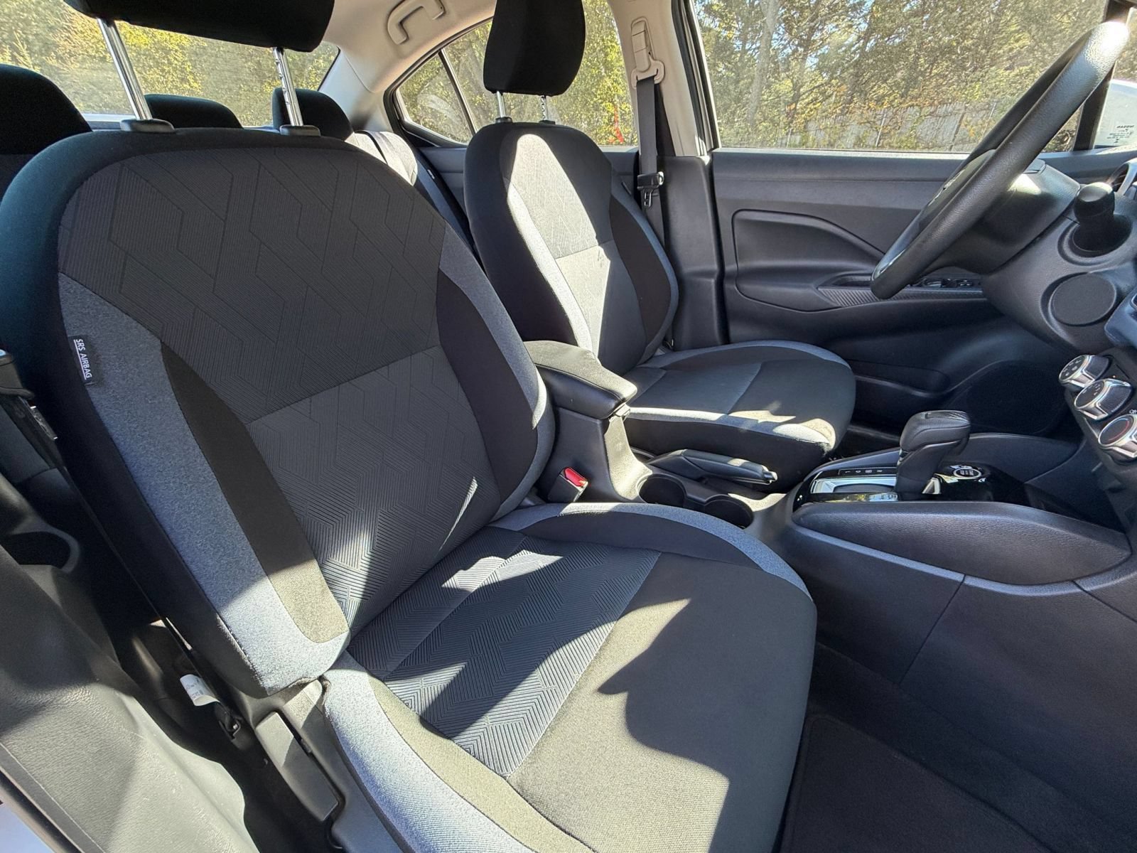 Used 2025 Nissan Versa SV FWD image 33